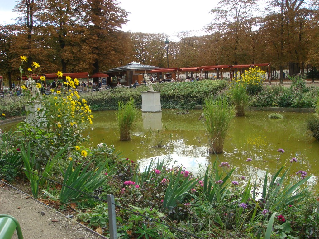 Jardin Des Tuileries Gardens, Paris.  2011