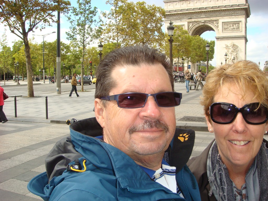 Arc de Triomphe Selfy, Paris. France.  2011