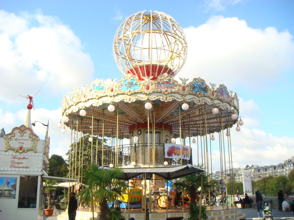 This is the scone Merry-Go-Round we have seen in Paris, France.  2011